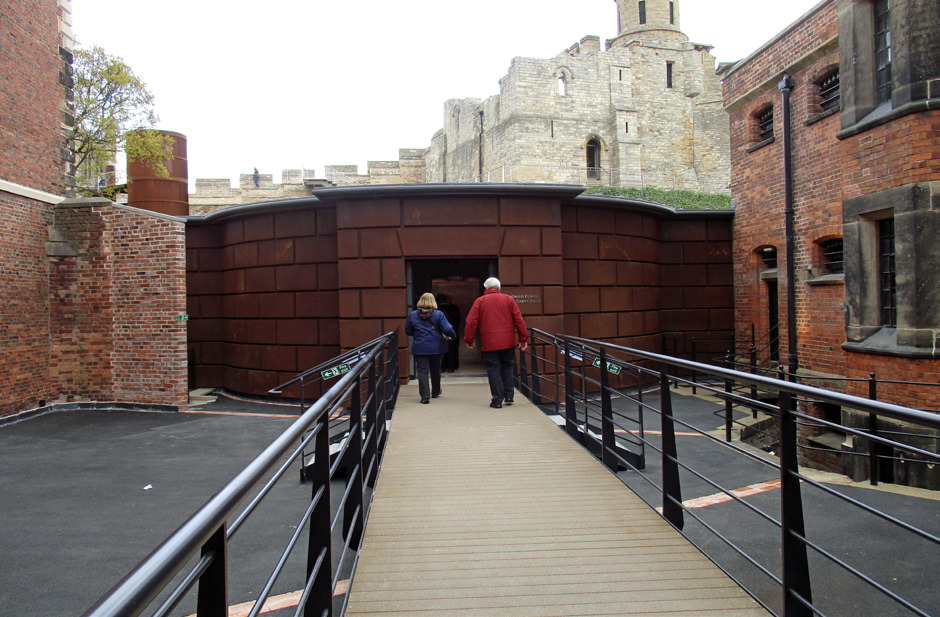 882-01 Lincoln Castle Revealed Prison & MC